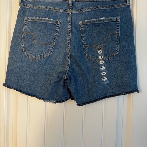 Signature by Levi Strauss Denim Blue Women's Shorts NWT - Picture 1 of 5